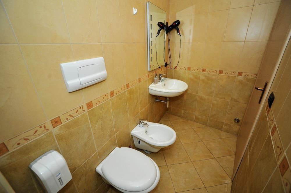 Dream Hotel Тирана Экстерьер фото